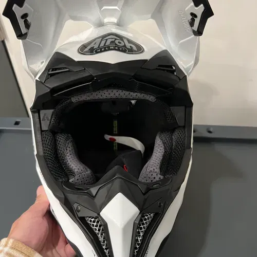 Brand New Airoh Aviator 3 AMS White Offroad Helmet 