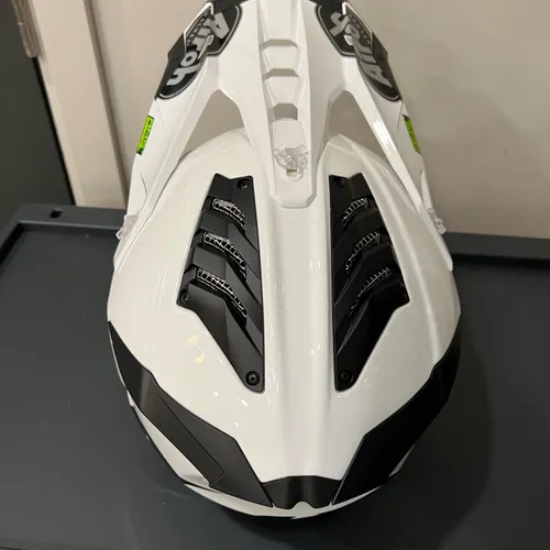Brand New Airoh Aviator 3 AMS White Offroad Helmet 