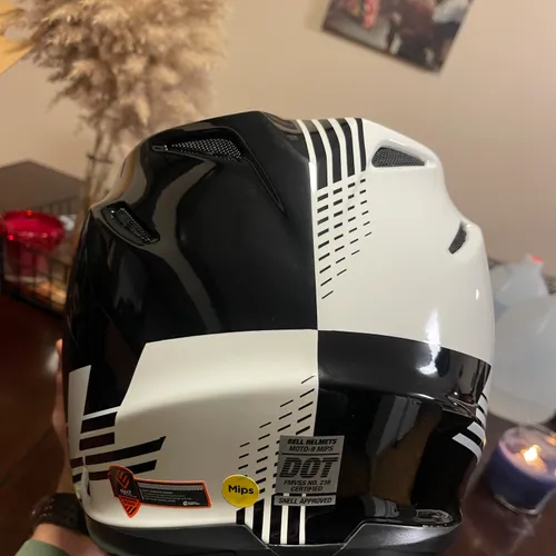 Bell Helmets - Size L
