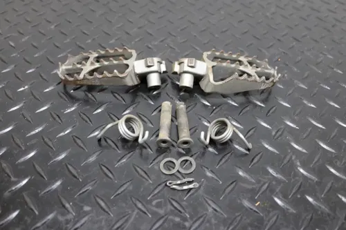 2020 Yamaha YZ450F Footpegs Foot Pegs Pins Chassis YZ 450F 2020-2022 OEM
