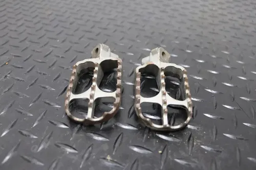 2020 Yamaha YZ450F Footpegs Foot Pegs Pins Chassis YZ 450F 2020-2022 OEM