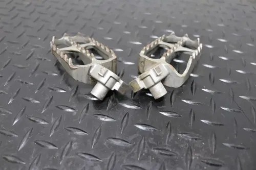 2020 Yamaha YZ450F Footpegs Foot Pegs Pins Chassis YZ 450F 2020-2022 OEM