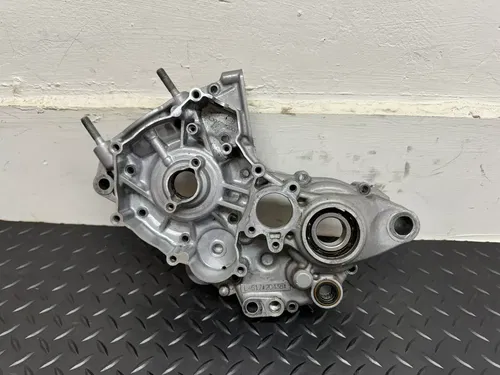 2020 KTM 125SX Left Crank Case Bottom End Engine Set Stator 2016-2022 125 SX