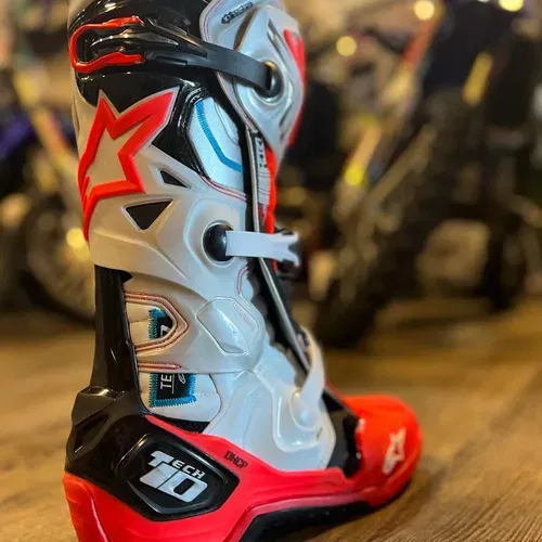 ALPINESTARS TECH 10 LE VISION 23 BOOTS 