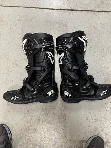 Tech 10 Black With Inner Booties 