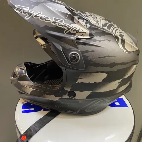 TLD youth Medium Strike Grey SE4