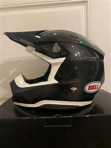 Bell Moto 10 Carbon Helmet Medium
New