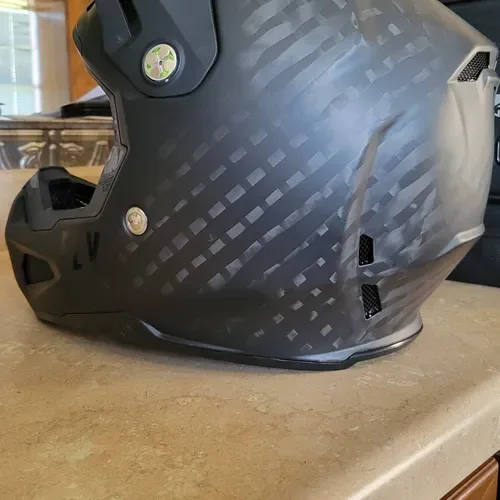 Formula Carbon Solid Helmet (2023)