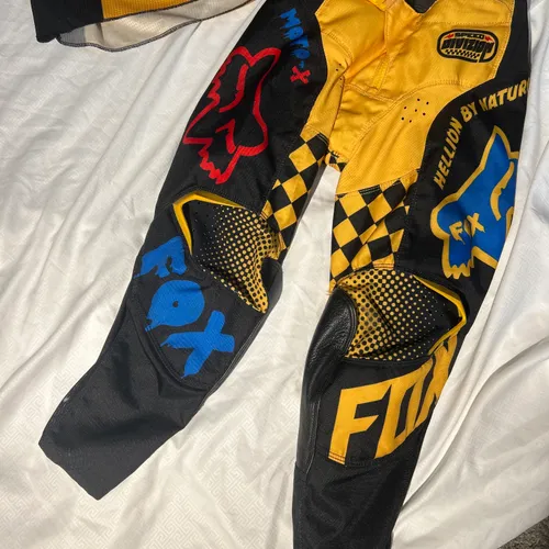 Youth Fox Racing Apparel - Size M