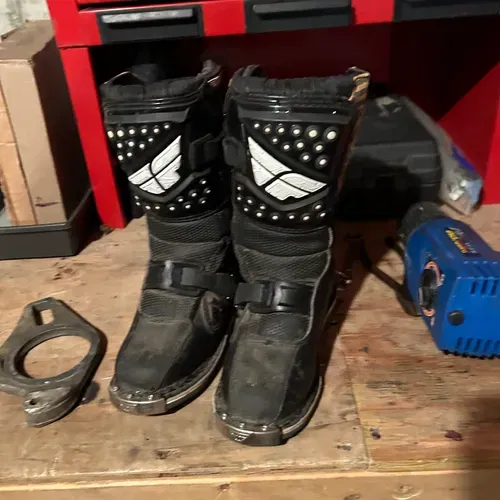 Size 12 Fly Mavericks 