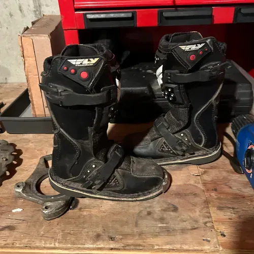Size 12 Fly Mavericks 