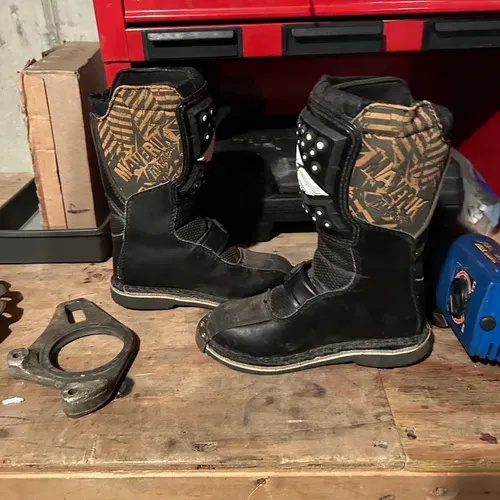 Size 12 Fly Mavericks 
