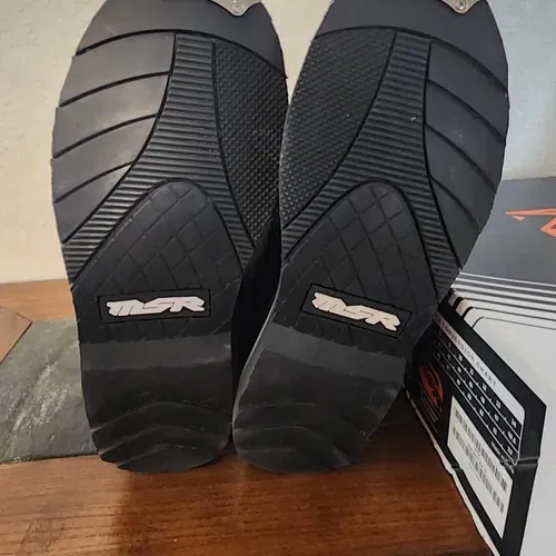 MSR racing boots size 10