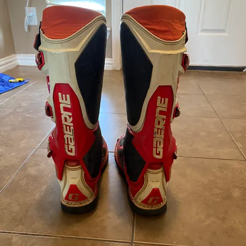 Gaerne SG 12 Red/white