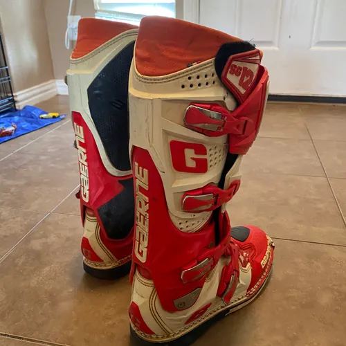 Gaerne SG 12 Red/white