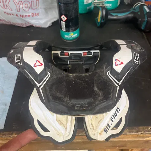 Leatt Body Protector 6.5 spine protection with a neck brace is