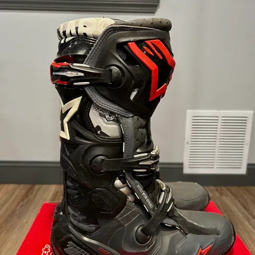 Alpinstar Tech 10's , Size 10