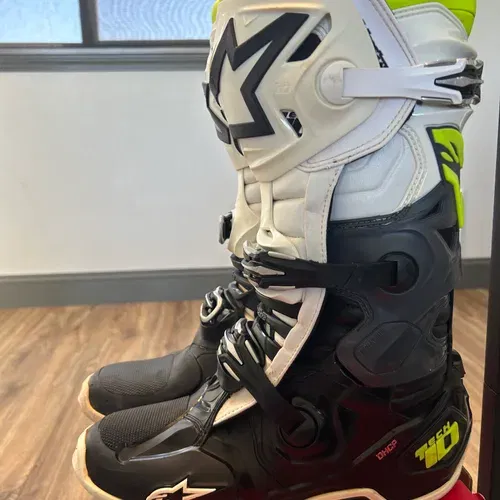 Alpinstar Tech 10's. Size 10