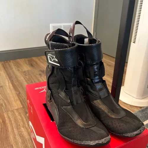 Alpinstar Tech 10's. Size 10