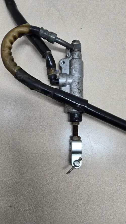 Suzuki RM250 2001 Rear Brake Assembly Caliper Master OEM