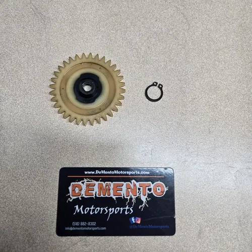2017 Yamaha TTR110 all Oil Pump Gear OEM 5TP-E3325-00-00