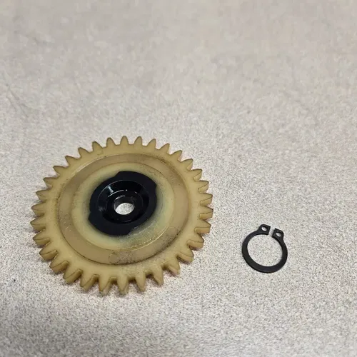 2017 Yamaha TTR110 all Oil Pump Gear OEM 5TP-E3325-00-00
