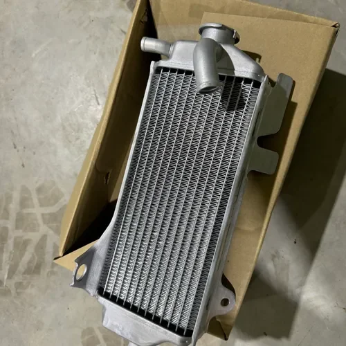 24 YZ 250f Right Radiator (coolant side)