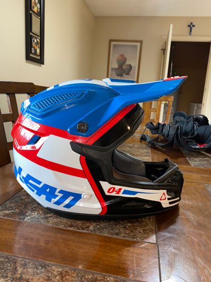 Leatt Helmet - Size L