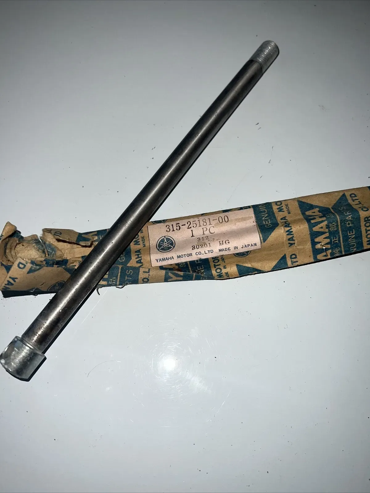 NOS YAMAHA FRONT WHEEL AXLE BOLT MX DT 175 125 TY 250 YZ125 AT2 CT2 CT3 AT3