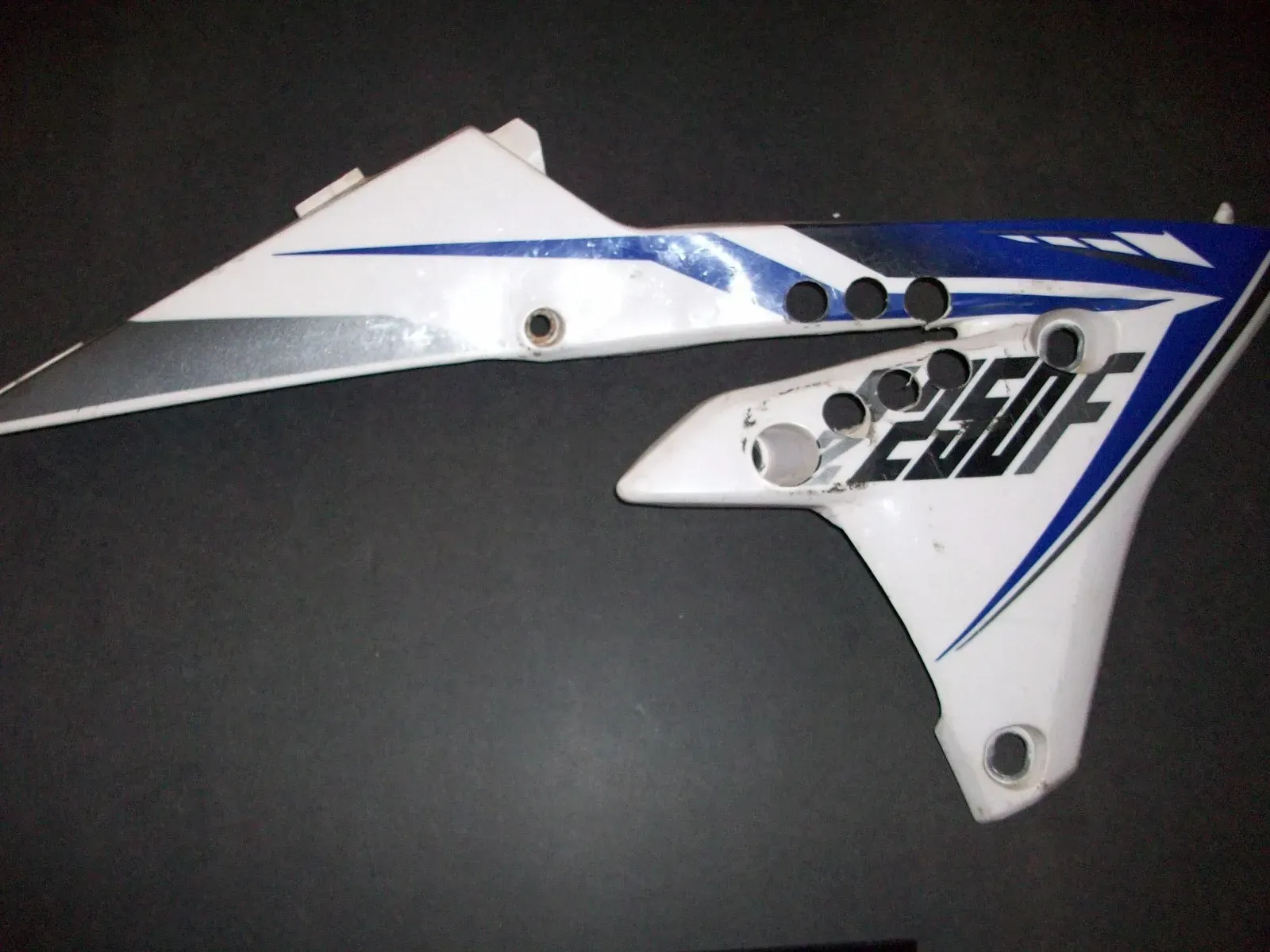 YAMAHA YZ250F YZ450F WR250F RIGHT LOWER RADIATOR SHROUD 2014 2015 2016 2017 2018