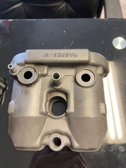 Cylinder Head Cover Drz400