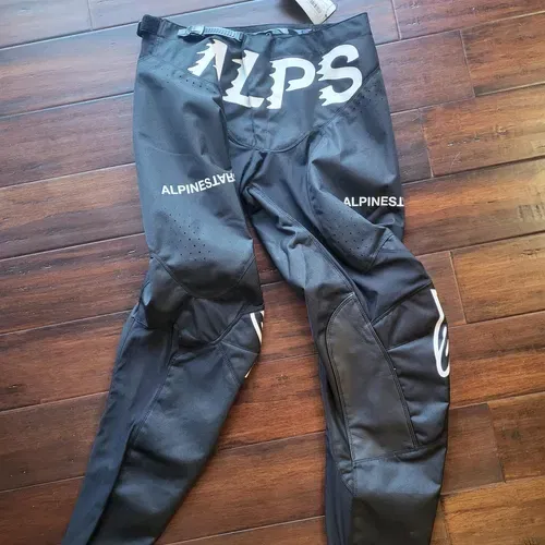 ALPINESTARS RACER FOUND JERSEY WHITE LG / RACER FOUND PANTS BLACK 34