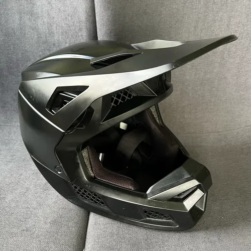 Fox Racing V3 Carbon Black Matte Helmet - Size M