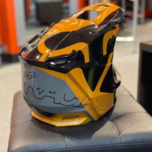New 2021 Fox V1 Skew Helmet Black / Gold