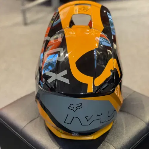 New 2021 Fox V1 Skew Helmet Black / Gold