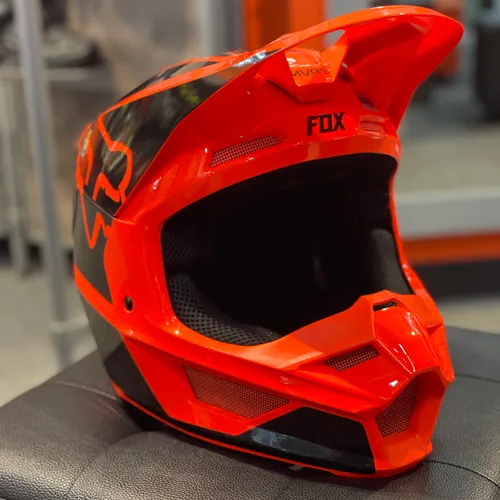 New Fox V1 Revn Motocross Helmet- SIZE MEDIUM
