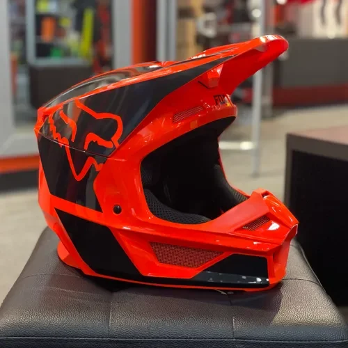 New Fox V1 Revn Motocross Helmet- SIZE MEDIUM