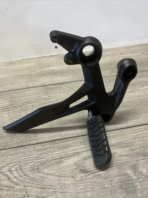 2018-2022 KTM 790 890 DUKE RIGHT SIDE FOOT PEG & MOUNT 64103039010