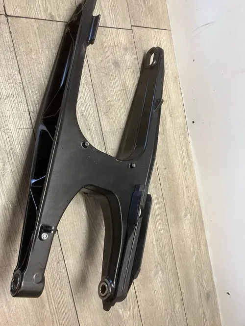 18-20 Husqvarna Vitpilen 701 Oem Swingarm Swing Arm Svartpilen
