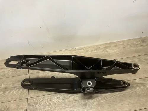 18-20 Husqvarna Vitpilen 701 Oem Swingarm Swing Arm Svartpilen