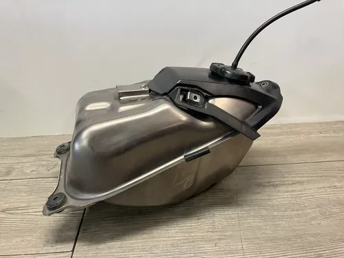 2017-2020 CRF 450 R OEM FUEL TANK LIKE NEW