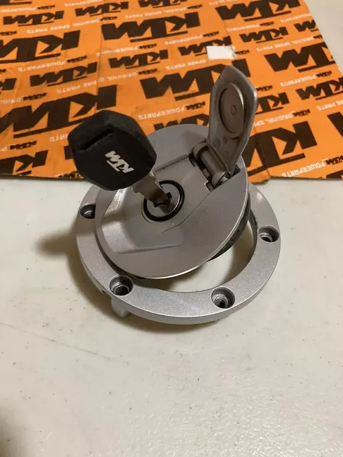 2020-2022 KTM 790 890 ADVENTURE GAS CAP LOCK AND KEY