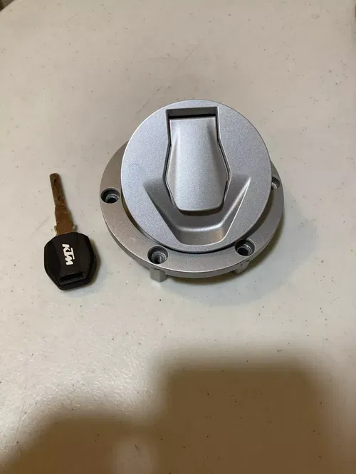 2020-2022 KTM 790 890 ADVENTURE GAS CAP LOCK AND KEY