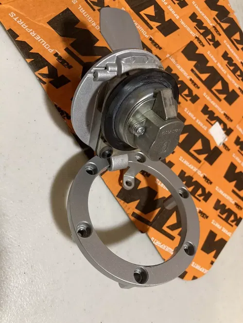 2020-2022 KTM 790 890 ADVENTURE GAS CAP LOCK AND KEY