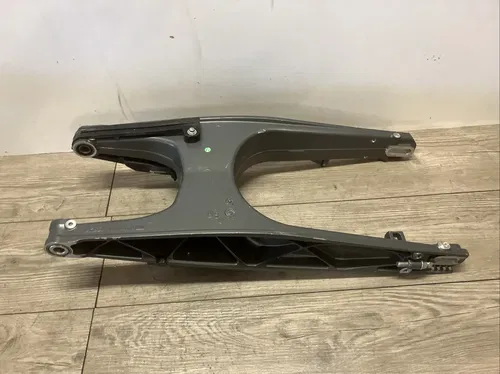 KTM 125 390 DUKE SWING ARM 90104030200 SWINGARM NEW TAKE OFF
