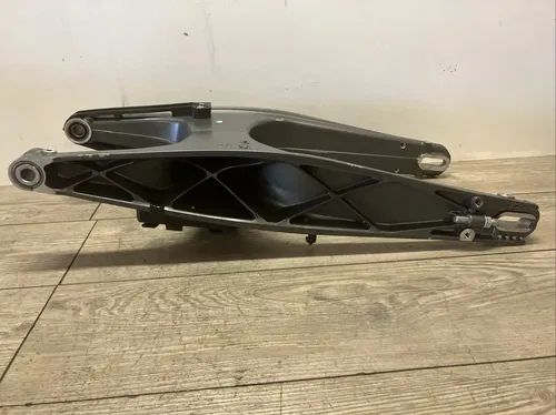 KTM 125 390 DUKE SWING ARM 90104030200 SWINGARM NEW TAKE OFF