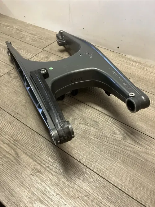 KTM 125 390 DUKE SWING ARM 90104030200 SWINGARM NEW TAKE OFF