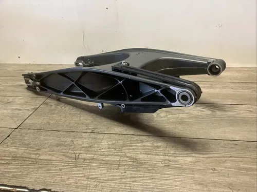 KTM 125 390 DUKE SWING ARM 90104030200 SWINGARM NEW TAKE OFF