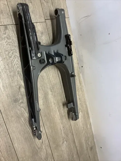KTM 125 390 DUKE SWING ARM 90104030200 SWINGARM NEW TAKE OFF