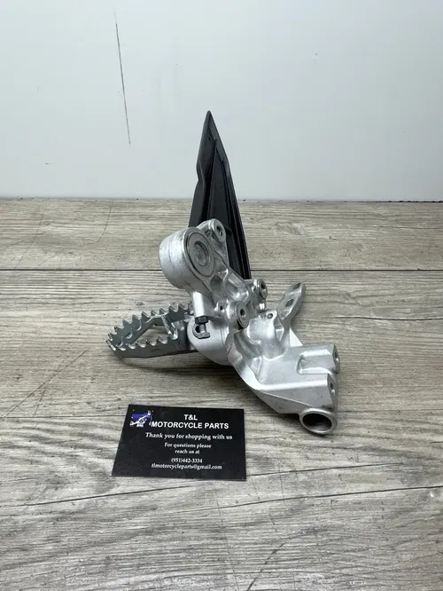 KTM 690 SMC R PEG MOUNT & PEG NEW TAKE OFF